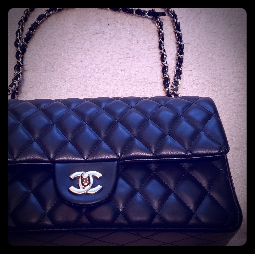 "Chanel" purse